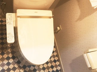 トイレリフォーム クッションフロアをおしゃれなタイル柄に！明るく華やかになったトイレ