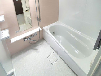 バスルームリフォーム サイズアップして広くなった浴室と収納力のある洗面所
